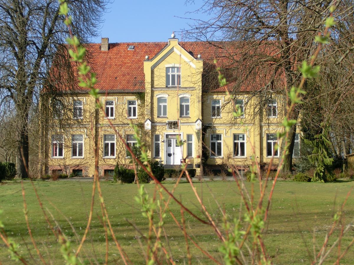 Domane Neu Gaarz Hostel Экстерьер фото