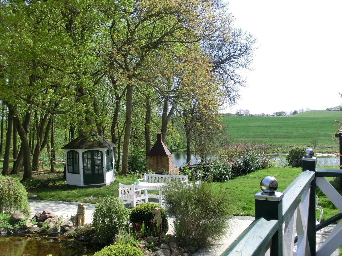 Domane Neu Gaarz Hostel Экстерьер фото